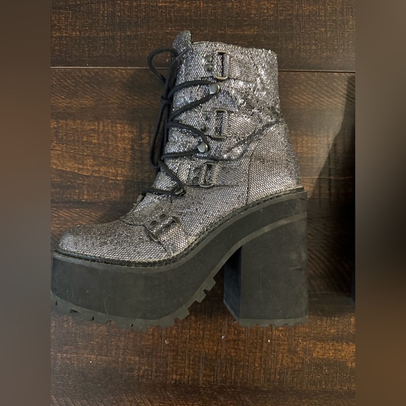KILLSTAR Dusk Silver Shimmer Moon Platform Boots Metallic Goth Punk US 5 - Picture 6 of 12